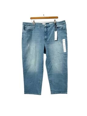 NWT- FRAYED JEANS Distressed High Rise Straight Cropped Jean